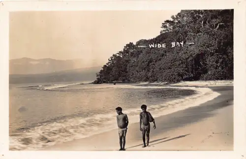 B643 Papua-Neuguinea Kokopo Wide Bay Ureinwohner Männer Ethno RPPC Postkarte