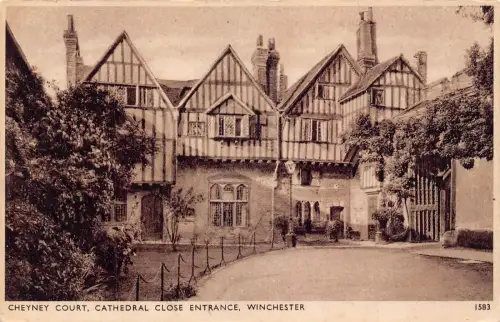 A904 England Cheyney Court Cathedral enger Eingang Winchester Vintage Postkarte