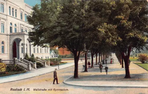 L113 Deutschland Rostock i.M. 1918 Wallstraße mit Gymnasium Postkarte