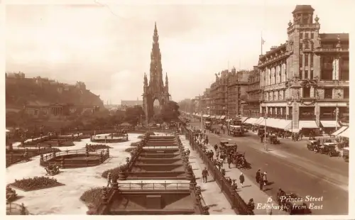 B091 Schottland Edinburgh Princes Street aus East RPPC Postkarte