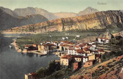 A181 Italien Torbole Gesamtansicht Klippen Vintage Postkarte
