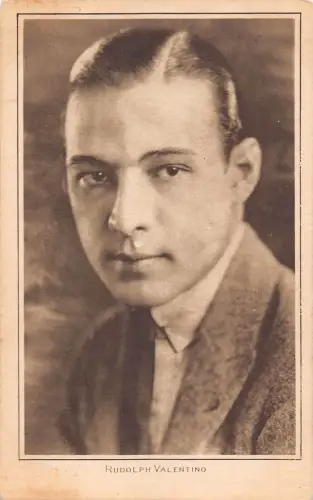 Filmstar italienischer Schauspieler Rudolph Valentino Portrait Postkarte B835