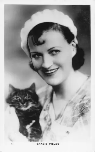 Filmstar Gracie Field britische Schauspielerin Sängerin Katze RPPC Postkarte B835