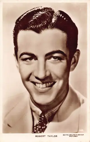 Filmstar Robert Taylor US-amerikanischer Filmschauspieler Portrait RPPC Postkarte B834