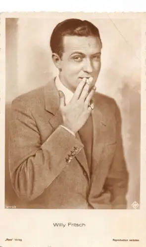 Filmstar Deutscher Theaterschauspieler Willy Fritsch Rauch Zigarette RPPC Postkarte B834