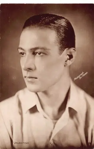 Filmstar italienischer Schauspieler Rudolph Valentino RPPC Postkarte B834