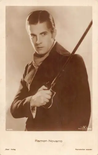 Filmstar Ramon Novarro mexikanischer Schauspieler Schwert RPPC Postkarte B834