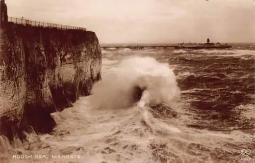 A185 England Margate Rough Sea Wave Cliff Vintage Postkarte
