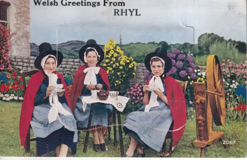 B081 Neuheit ausziehbare walisische Grüße von Rhyl Folk Girls Tee ethnische Postkarte