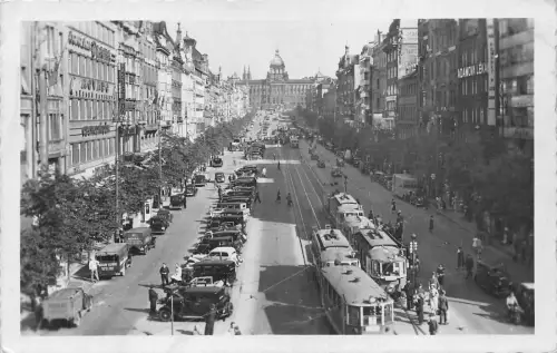 B069 Tschechien Prag Der Wenzelsplatz Autos Straßenbahn RPPC Postkarte