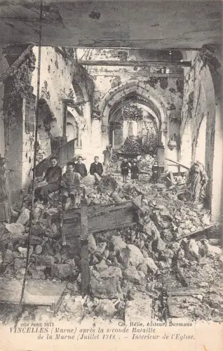 A009 Frankreich Vincelles Marne Schlacht im Ersten Weltkrieg Kirche Innenraum Ruinen Soldat Postkarte