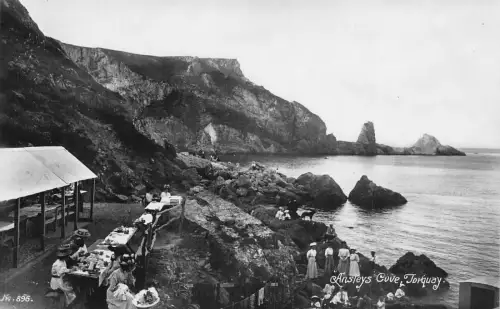 B181 England Torquay Ansley's Cove Frauen Essen Vintage Postkarte