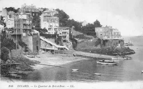 A009 Frankreich Dinard Le Quartier de Bric-a-Brac Meer Ascenseur Vintage Postkarte