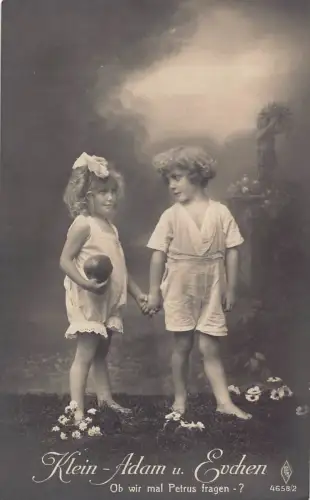 Fotomontage Kleine Adam und Eva Kinder Händchen halten Apfel Postkarte