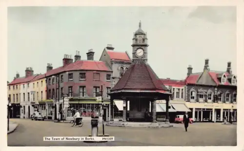L242 England Newbury in Berks Stadt Autos Fahrrad Straßenschilder Geschäft Vintage Postkarte