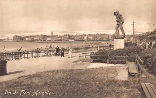 A782 England Margate On The Front Soldat Statue Vintage Postkarte