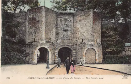 A820 Frankreich Boulogne-sur-Mer Calais Tor Polizist Vintage Postkarte