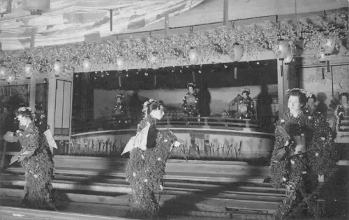 L277 Japan Theaterszene Geishas tanzende Kabuki Papierlaterne Vintage Postkarte