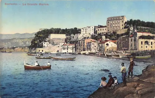 A018 Italien Sorrent La Grande Marine Boote Vintage Postkarte
