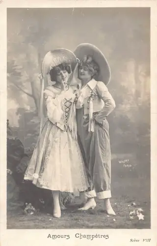 Schauspielerinnen spielen liebevolles Paar Amours Champetres Paris Postkarte