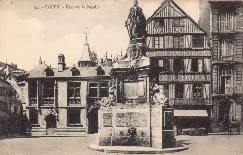 A826 Frankreich Rouen Place de Pucelle Vintage Postkarte