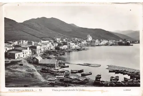 A794 Spanien Port de la Selva Gesamtansicht von Lloia Boats RPPC Vintage Postkarte