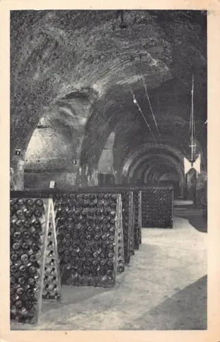C050 Frankreich Champagne Vins sur pupitres durant le remuage Postkarte