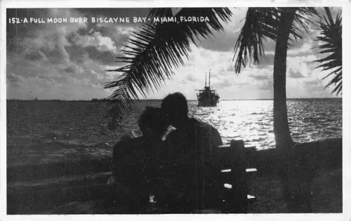 A802 US Florida Miami Vollmond über Biscayne Bay Paar Mondschein 1947 Postkarte