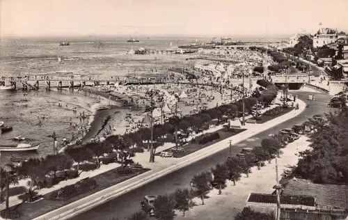 A816 Frankreich 1952 Arcachon Gesamtansicht Strand Jetee Boulevard RPPC Postkarte
