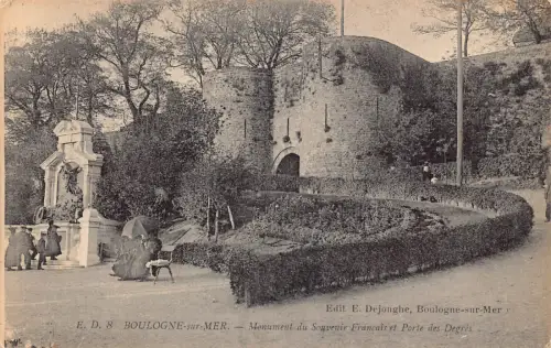 A817 Frankreich Boulogne sur Mer Monument du Souvenir Francais Porte Postkarte