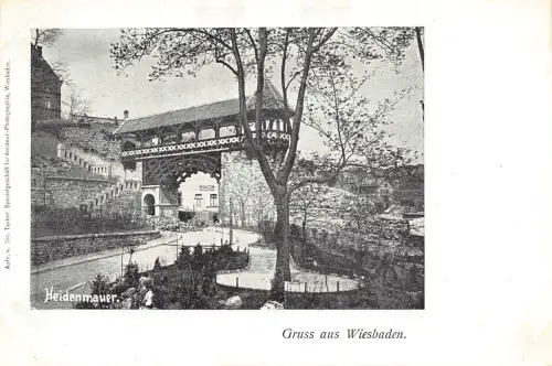 L123 Deutschland Gruss aus Wiesbaden Heidenmauer Vintage Postkarte