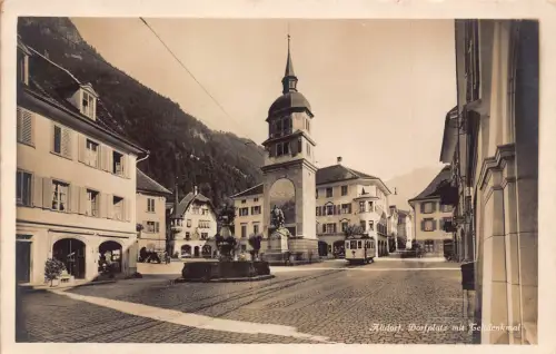 A810 Schweiz Altdorf Dorfplatz mit Teldenkmal Denkmal Vintage Postkarte