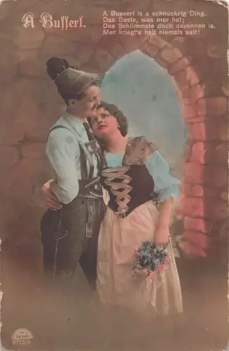 Ein Busserl Gedicht Paar umarmt traditionelle deutsche Kostüme Vintage Postkarte