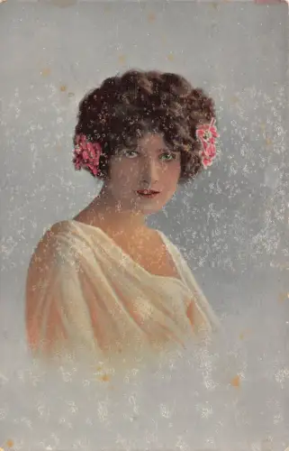 Elegante Frau posiert mit Blumen im Haar 1920 Vintage Postkarte