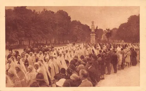 A199 Frankreich Lourdes Gottesdienst Prozession des Enfants de Marie Postkarte
