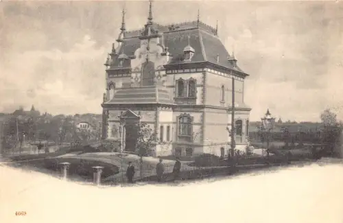 L206 Deutschland Unbekannter Palast Drei Mann stehend ungeteilt Vintage Postkarte