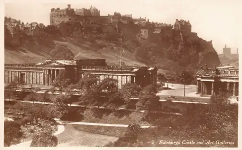 B091 Schottland Edinburgh Castle and Art Galleries RPPC Vintage Postkarte