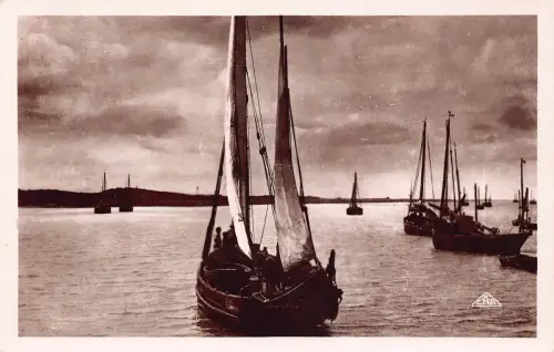 B091 Frankreich Touquet Paris Plage Segelboot RPPC Vintage Postkarte