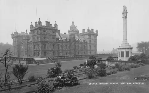 B091 Schottland Edinburgh George Heriots School and War Memorial RPPC Postkarte