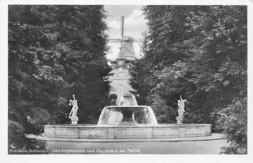 B090 Deutschland Potsdam Sanssouci Glockenfontaine Brunnen RPPC Vintage Postkarte