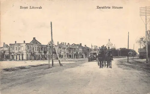 B068 Weißrussland Brest Litowsk Zerstoerte Straße Wagen Kutsche Bombardiert Postkarte