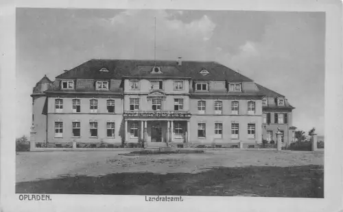 B073 Deutschland Opladen Landratsamt Vintage Postkarte