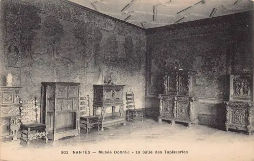 A819 Frankreich Nantes Musee Dobree Salle des Tapisseries Museum Vintage Postkarte