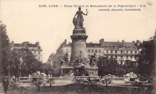 A824 Frankreich Lyon Place Carnot et monument de Republique Vintage Postkarte