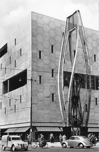 A938 Niederlande Autos Rotterdam De Bijenkorf Coolsinger Skulptur Postkarte