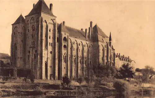 C061 Frankreich L'Abbaye Saint-Pirre Solesmes vue de nord est alte Postkarte