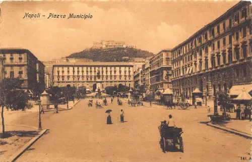A015 Italien Napoli Neapel Piazza Municipio Kutsche Platz Vintage Postkarte
