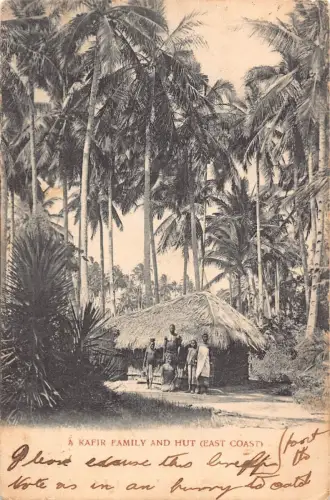 Südafrika Eine Kafir Familie und Hütte Ostküste Vintage Postkarte