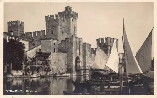 A200 Italien Schloss Sirmione Segelboote Vintage Postkarte