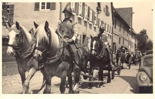 A111 Echt Foto 1956 Dinkelsbühl Umzug Mittelalter Pferde Auto Straßen Postkarte